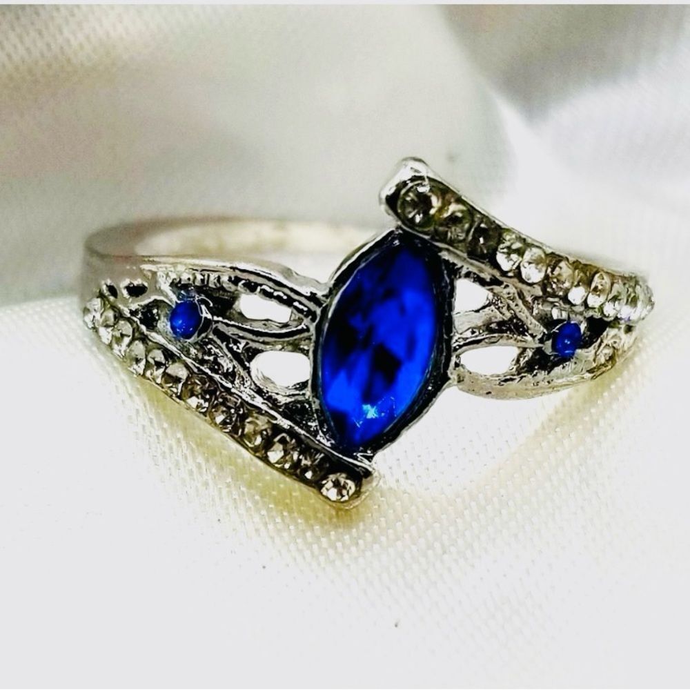 Navy blue stone silver tone classic Women's beautiful ring band.